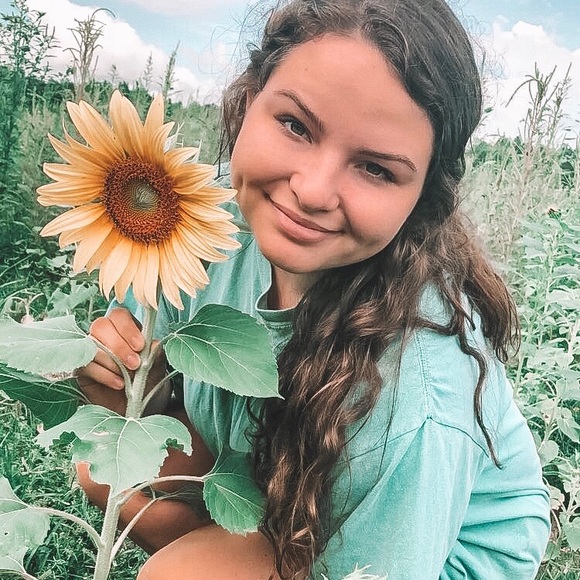 Profile Picture of Jamie Hackle (@jamiehackle) on Poshmark