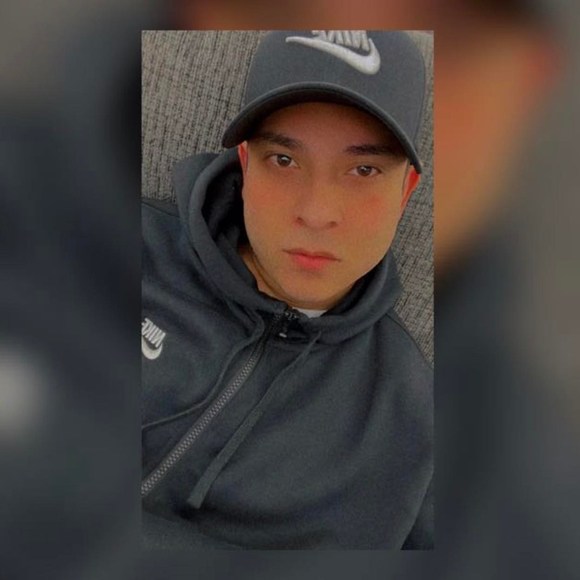 Profile Picture of Victor Araújo (@el_ponketo25) on Poshmark