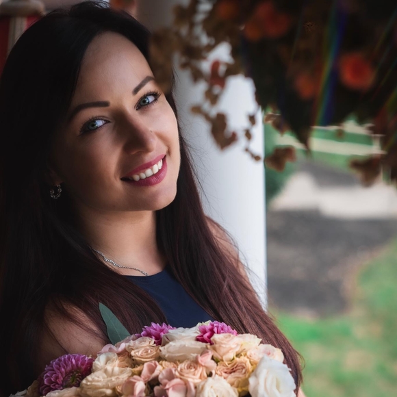 Profile Picture of Julia Kostyshyn (@kostyshynka) on Poshmark