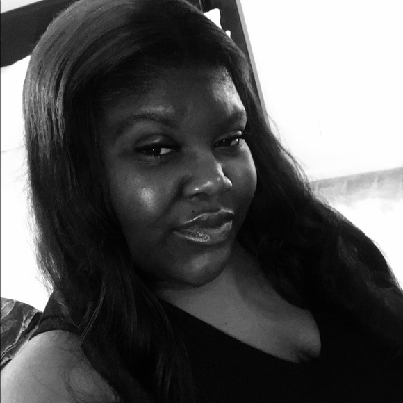 Profile Picture of Stacey Wilcox (@staceywilcox09) on Poshmark