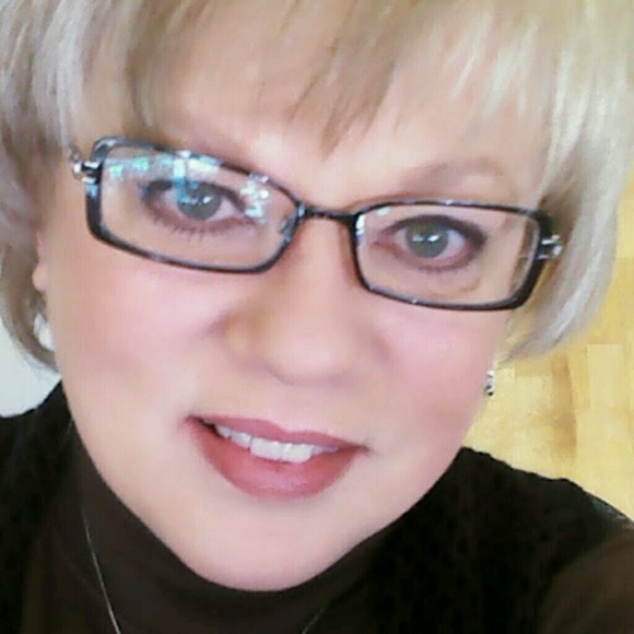 Profile Picture of Mary ellen Tuttle (@mettle) on Poshmark