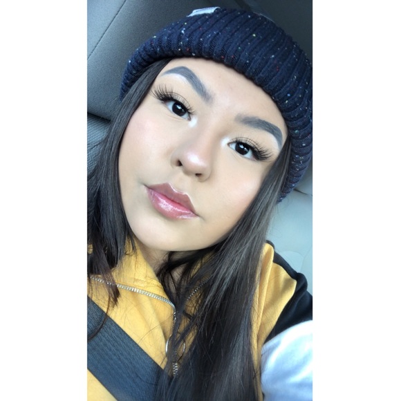 Profile Picture of Shania Cayaditto (@shania__204) on Poshmark