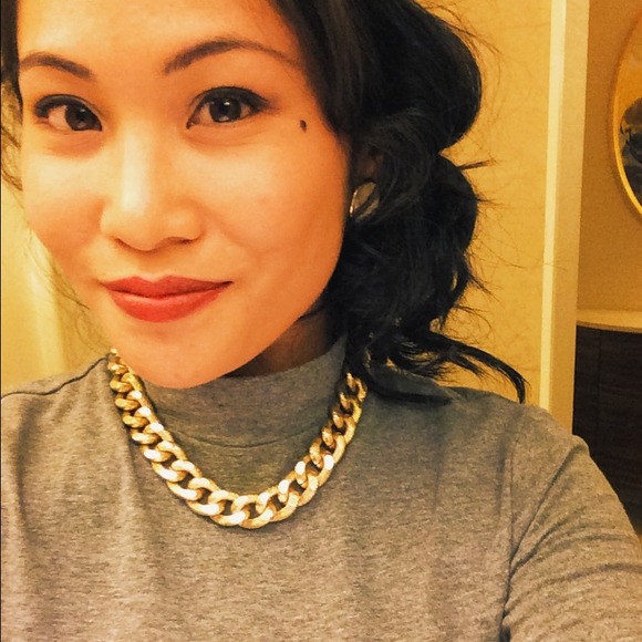 Profile Picture of Clare Parilla (@klengbear) on Poshmark