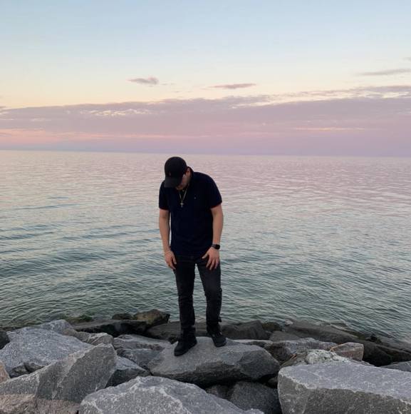 Profile Picture of Rudy Vásquez (@rudytovm) on Poshmark