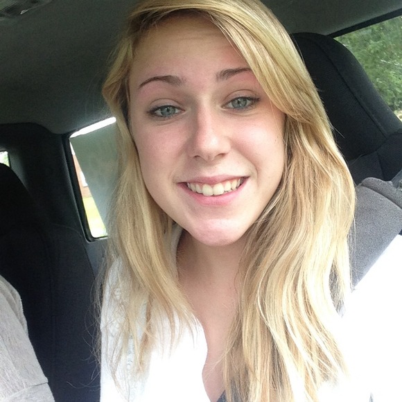 Profile Picture of Paula Morrison (@paulagene326) on Poshmark