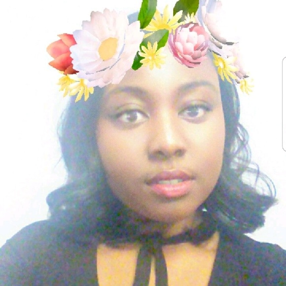 Profile Picture of Britney Dorval (@queen_britney) on Poshmark