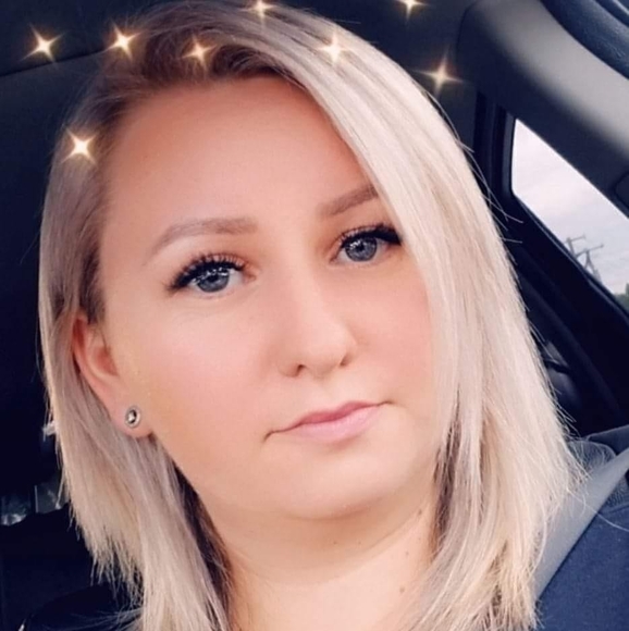 Profile Picture of Jola Gawron (@amourrrr) on Poshmark