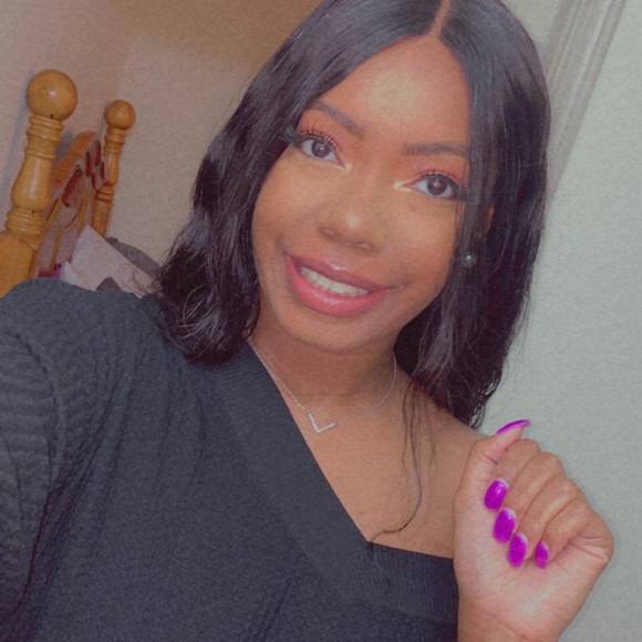 Profile Picture of Allison Dewalt (@allisondewalt) on Poshmark