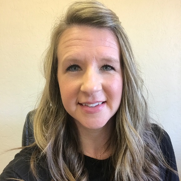 Profile Picture of Kate Bolfing (@kate81anne) on Poshmark