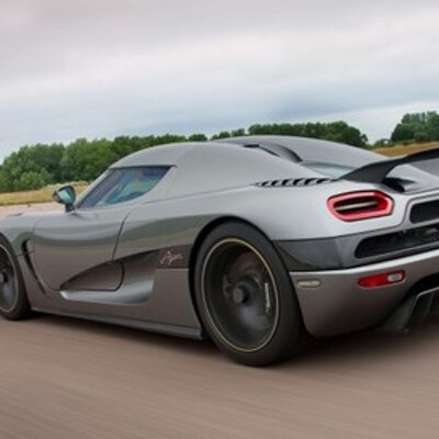 Profile Picture of Darius Warren (@AlbinoBlackGuy) on Twitter