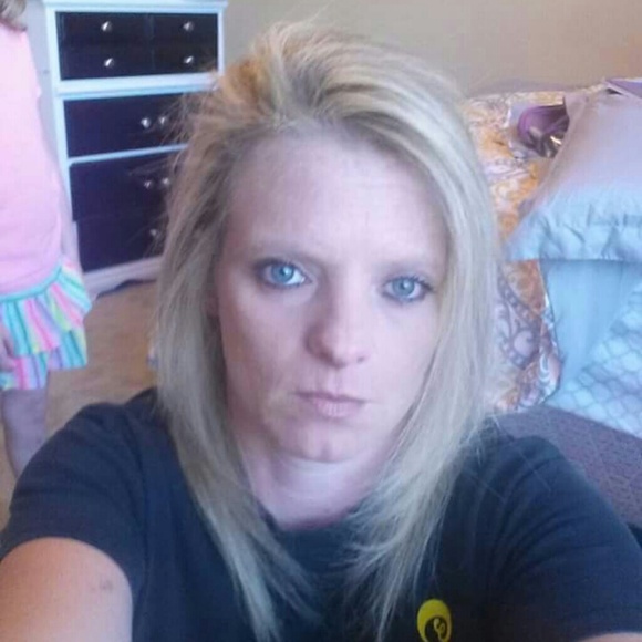 Profile Picture of Jenifer Evans (@jenifere1976) on Poshmark