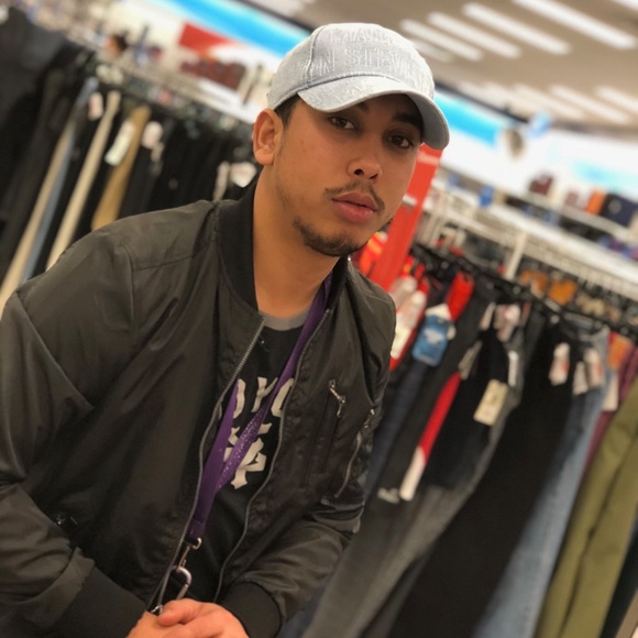 Abdiel Estremera - Poshmark Profile Picture of Abdiel Estremera (@estremeraabdiel) on Poshmark