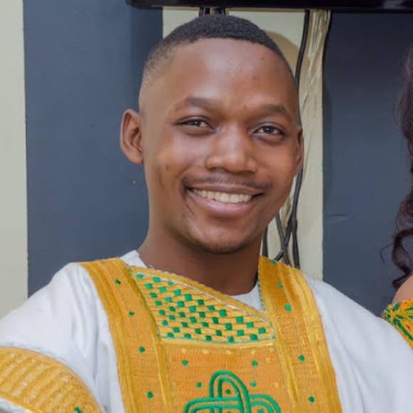 Profile Picture of Ronald Boakye (@ronboachie) on Poshmark