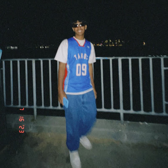 Profile Picture of Javias Laupati (@viah685) on Poshmark