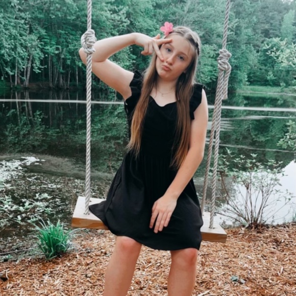 Sarah Sprunger - Poshmark Profile Picture of Sarah Sprunger (@sjsprunger832) on Poshmark