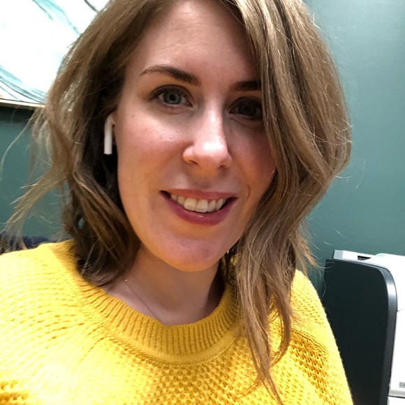 Profile Picture of Leah Hoppe (@lbhop) on Poshmark