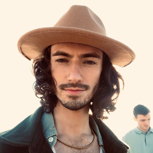 Profile Picture of Aaron Dozzi (@aarondozzi) on Poshmark