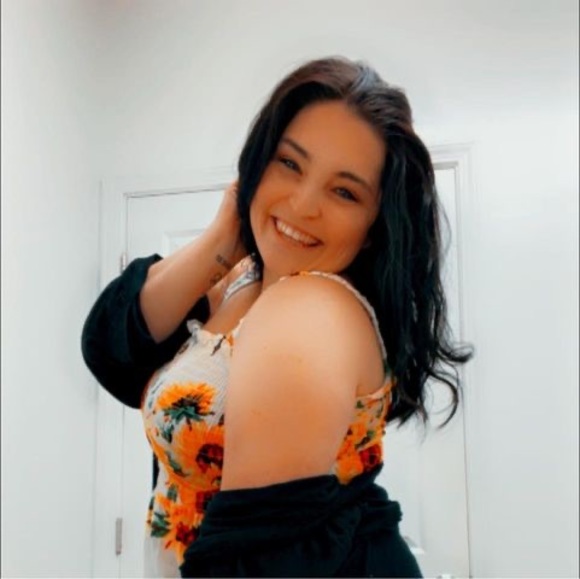 Profile Picture of Mickenzi Cook (@mickenzim22) on Poshmark
