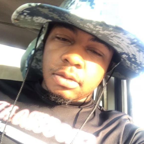 Profile Picture of David Nealey (@jaycenealey) on Poshmark