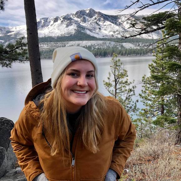 Profile Picture of Emma Neuling (@emmak8te12) on Poshmark