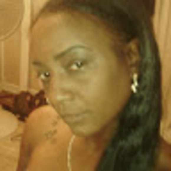 Profile Picture of Crystal Bee (@crystaldbee) on Poshmark