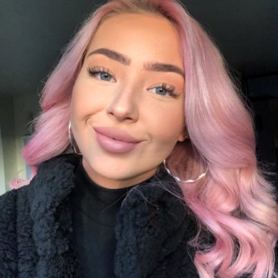 Profile Picture of Alice 🌴 (@AliceePalmer) on Twitter