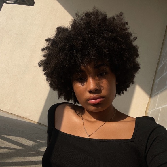 Bianca Boone - Poshmark Profile Picture of Bianca Boone (@fuzzyduzzy1) on Poshmark