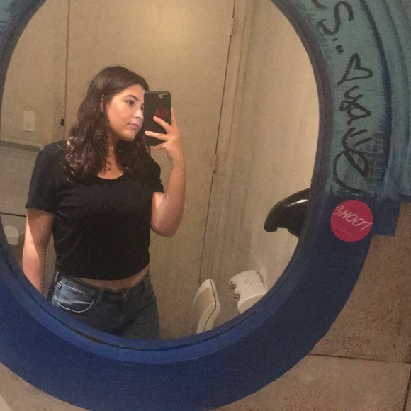 Profile Picture of Emily Alvarez (@enalvarez) on Poshmark