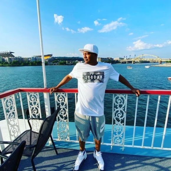 Profile Picture of Donte Edwards (@ua1r3dn065) on Poshmark