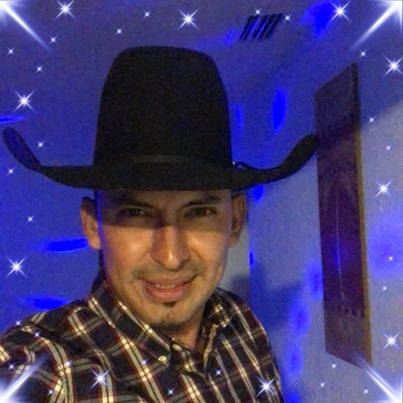 Profile Picture of José Tobar tobar (@minerostlvar) on Poshmark