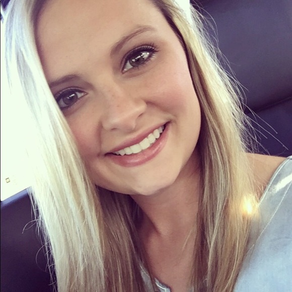 Profile Picture of Haley Pritchett (@haleyepritchett) on Poshmark