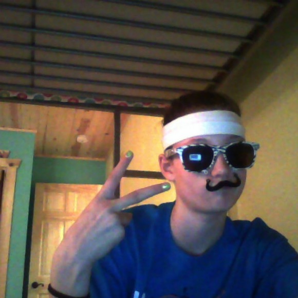 Profile Picture of Molly Nooyen (@mollylnooyen) on Poshmark