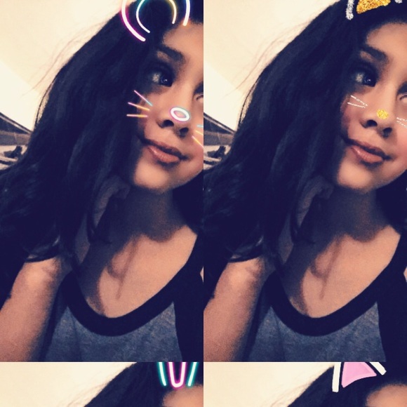 Profile Picture of Nickole Barron (@niki_asf) on Poshmark