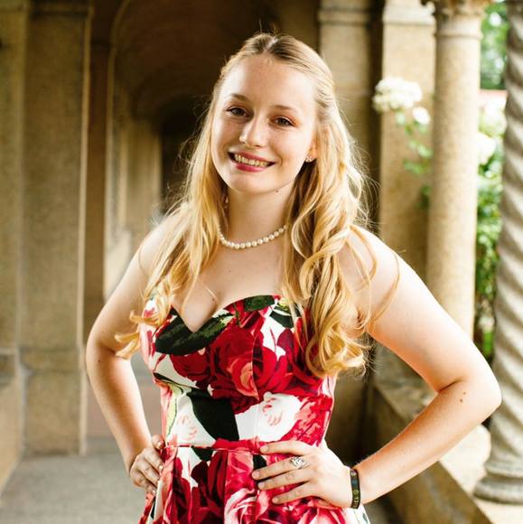 Profile Picture of Kyra Oltmanns (@kyraoxo) on Poshmark