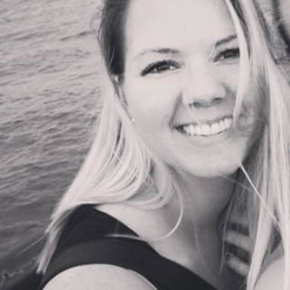 Profile Picture of Sara Weinand (@saraweinand) on Poshmark