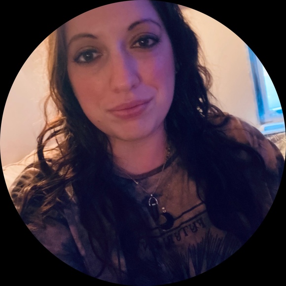 Profile Picture of Katelyn Jenkins (@katenicolee229) on Poshmark