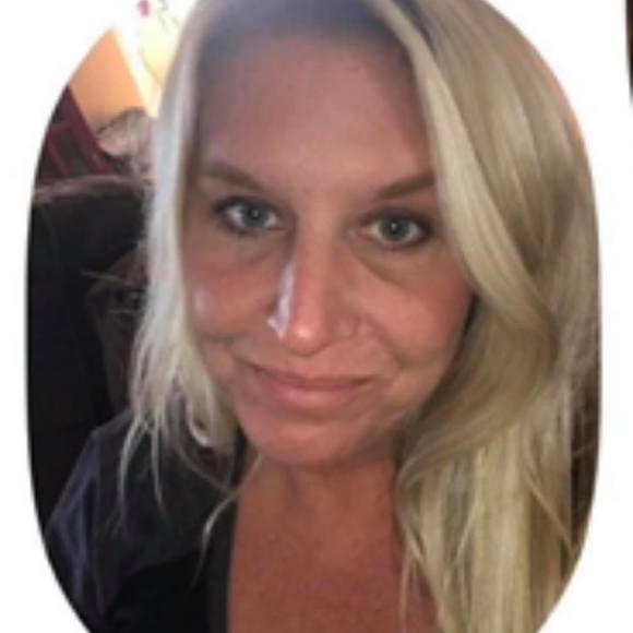 Profile Picture of Allison Cecil (@acecil) on Poshmark