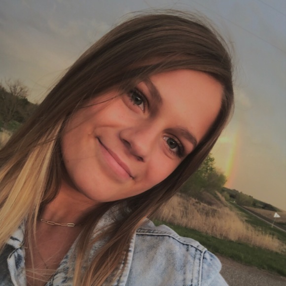 Profile Picture of Josephina Gasper (@josephinarae) on Poshmark