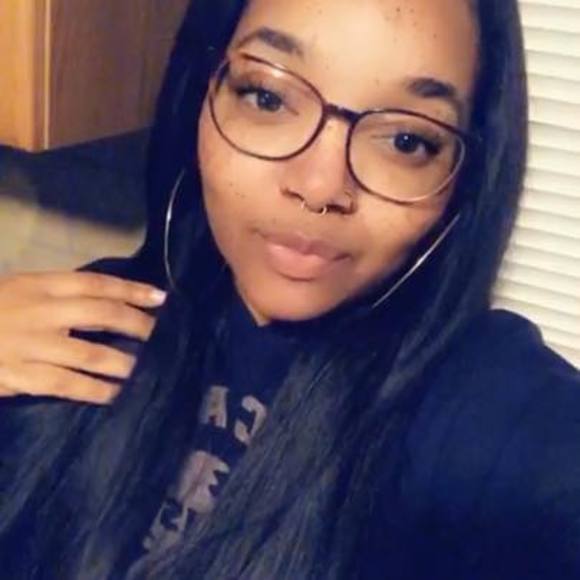 Profile Picture of Shae Thomas (@shaethomas387) on Poshmark