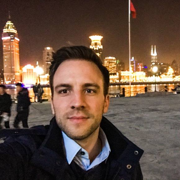 Profile Picture of Luke Simons (@lukesimons) on Poshmark