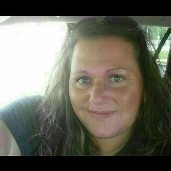 Profile Picture of Lynette Allen (@missmoosh75) on Poshmark