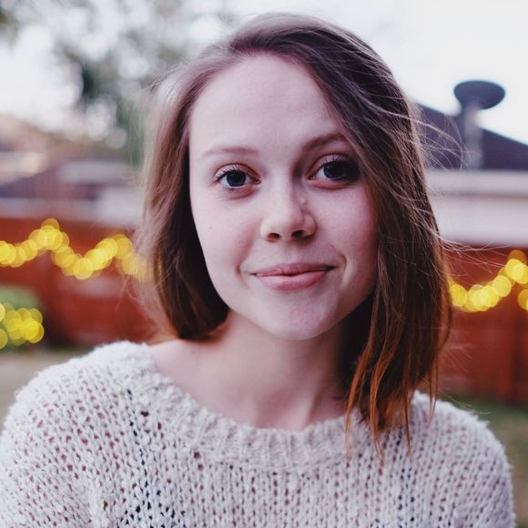 Profile Picture of Anna Ractliffe (@anr56) on Poshmark