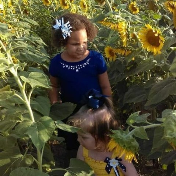 Profile Picture of Laura Fultz (@dreamchaser04_2) on Poshmark