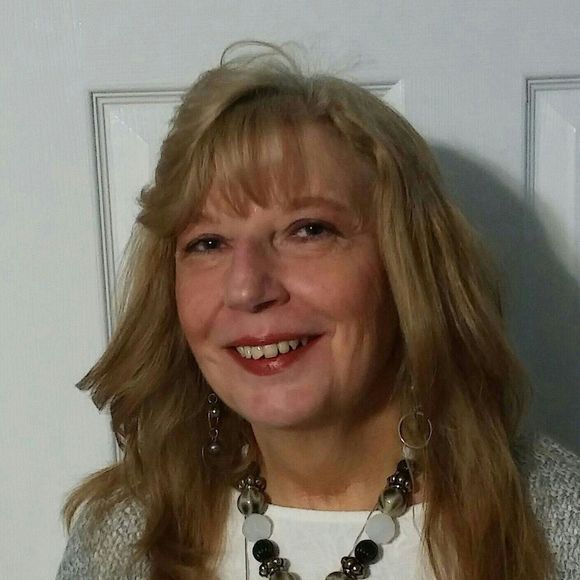 Profile Picture of Peggy Boeschen helms (@peggyhlm) on Poshmark