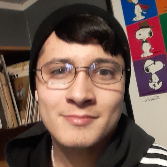 Profile Picture of David Pratt (@22redfoo) on Poshmark