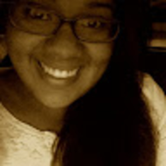 Profile Picture of Lisa Angulo (@lisa_ang03) on Poshmark