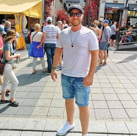 Profile Picture of Dan Harrett (@danharrett) on Poshmark