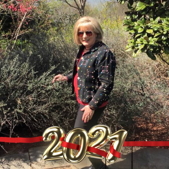 Profile Picture of Carolyn Reese (@carolynronnie) on Poshmark