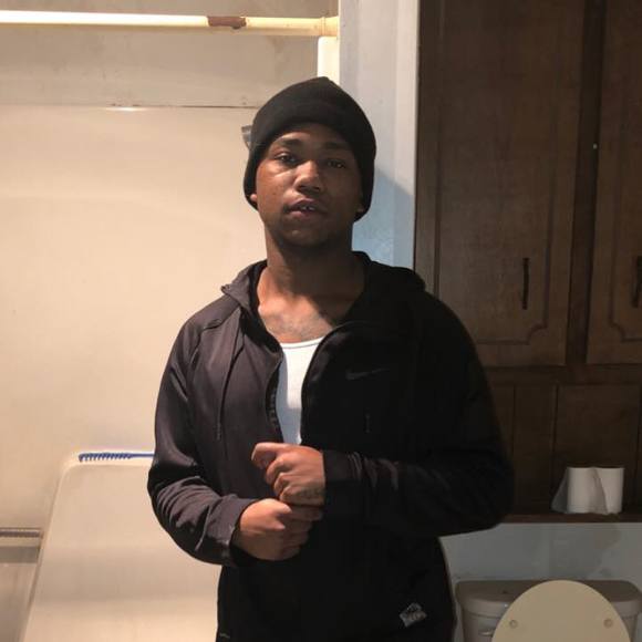 Profile Picture of Rozay Gritten (@rozaygritten) on Poshmark