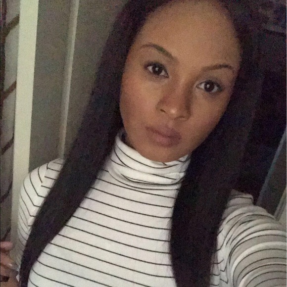 Profile Picture of Amber Minter (@amberdenan) on Poshmark